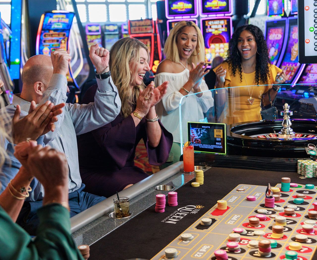 Jogos de Mesa 5ubet - Blackjack, Roleta e Bacará